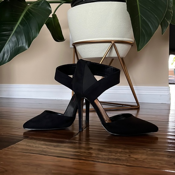 Stunning black stilettos with ankle zip - Picture 2 of 5